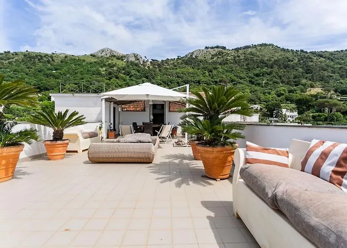 Dom wakacyjny Sea View Terrace Sunset-private Parking